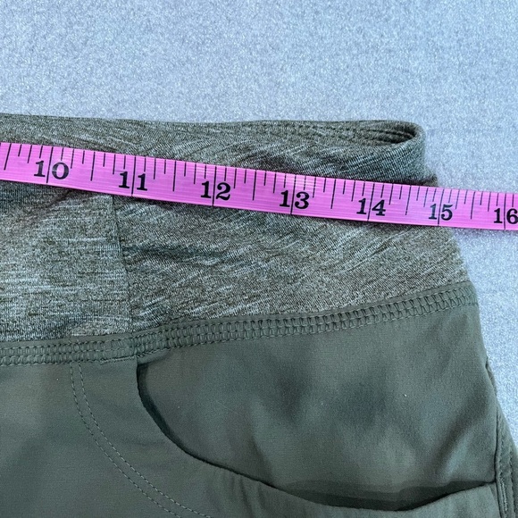 [M]Mountain Hardwear Green Bermuda Shorts Lightweight Casual Capris - Picture 4 of 7